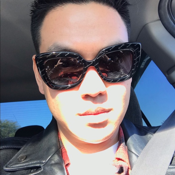 $450 Balenciaga All-Over Logo Oversize Sunglasses - Picture 5 of 5